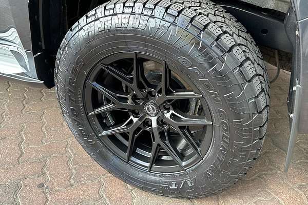 2022 Mitsubishi Pajero Sport GLS QF thumb-16