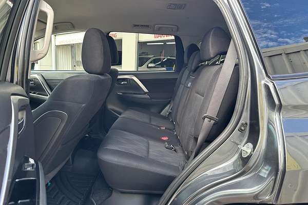 2022 Mitsubishi Pajero Sport GLS QF thumb-18