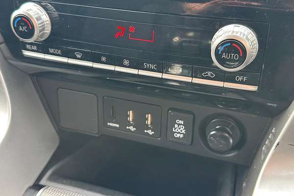 2022 Mitsubishi Pajero Sport GLS QF thumb-35