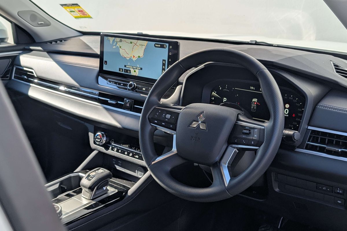 2025 Mitsubishi Outlander ES ZM