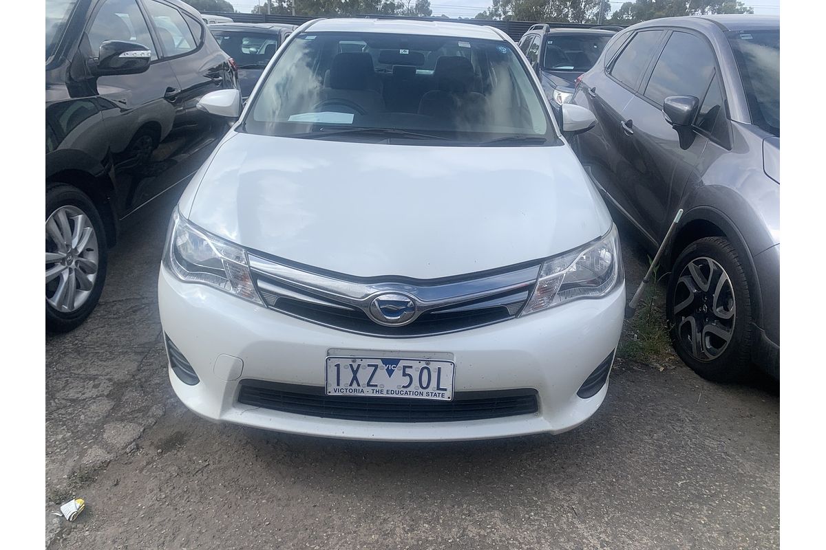2013 Toyota Corolla Axio (hybrid) NKE165
