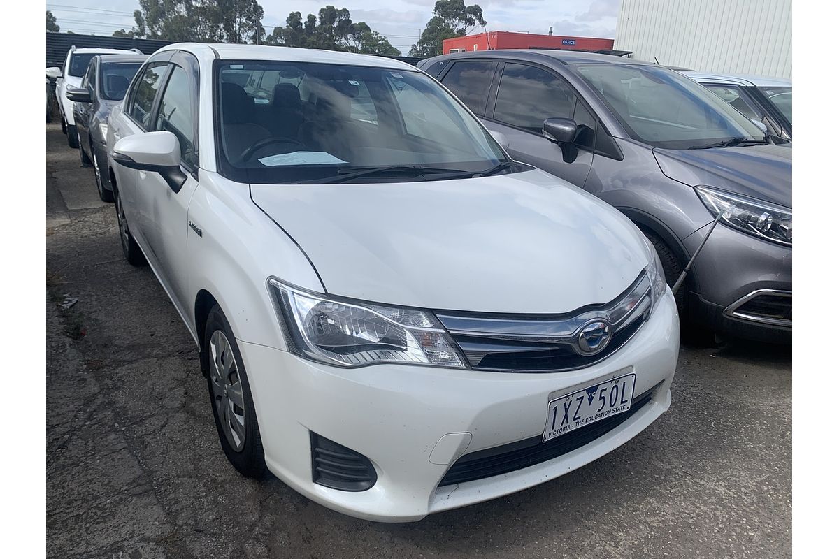 2013 Toyota Corolla Axio (hybrid) NKE165