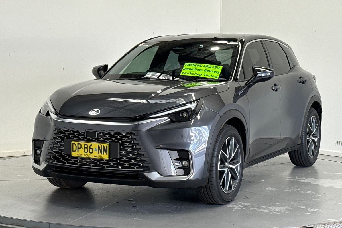 2025 Lexus LBX Luxury MAYH10R