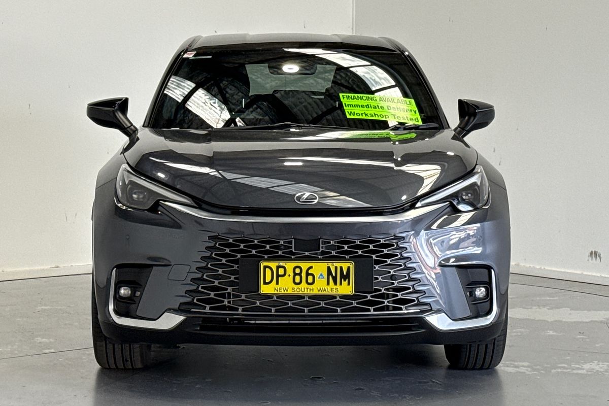 2025 Lexus LBX Luxury MAYH10R