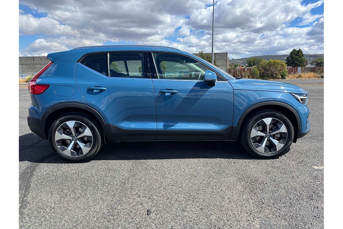 2023 Volvo XC40 Ultimate B4 Bright