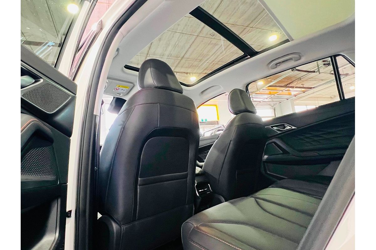 2025 MG HS Essence AS33