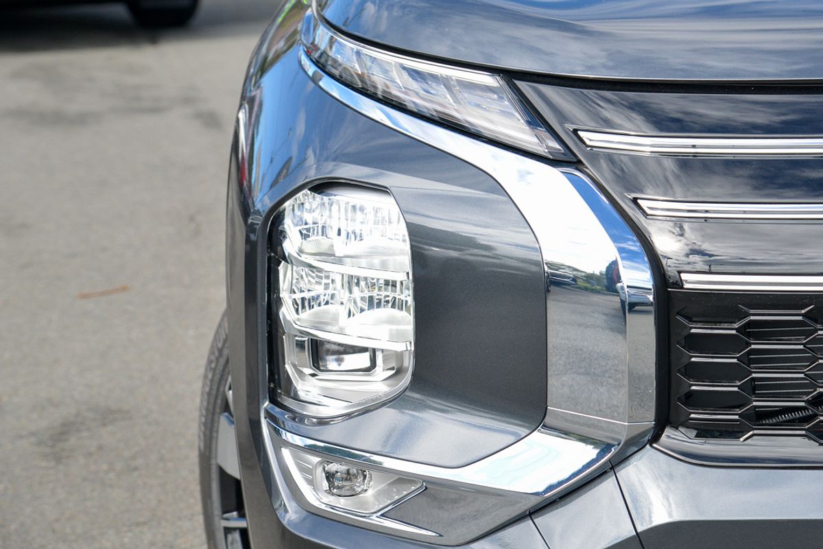 2025 Mitsubishi Outlander Exceed ZM