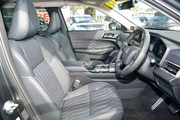 2025 Mitsubishi Outlander Exceed ZM thumb-9