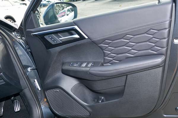 2025 Mitsubishi Outlander Exceed ZM thumb-16