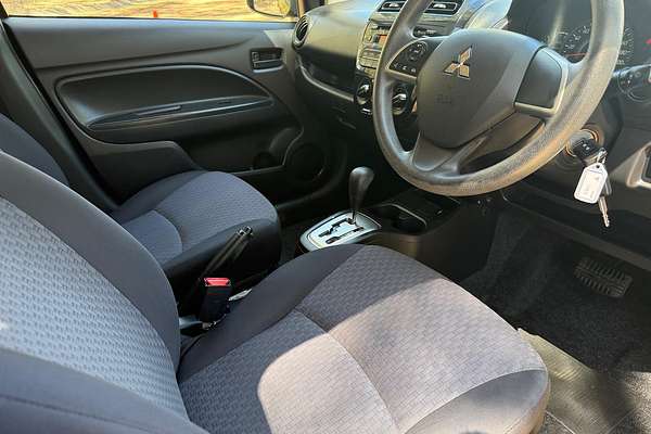 2019 Mitsubishi Mirage ES LA thumb-8