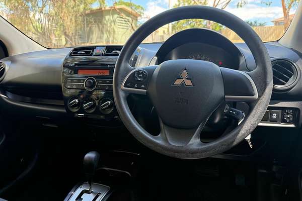 2019 Mitsubishi Mirage ES LA thumb-10