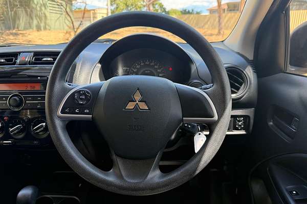 2019 Mitsubishi Mirage ES LA thumb-11