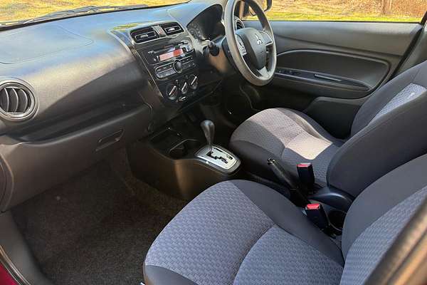 2019 Mitsubishi Mirage ES LA thumb-17