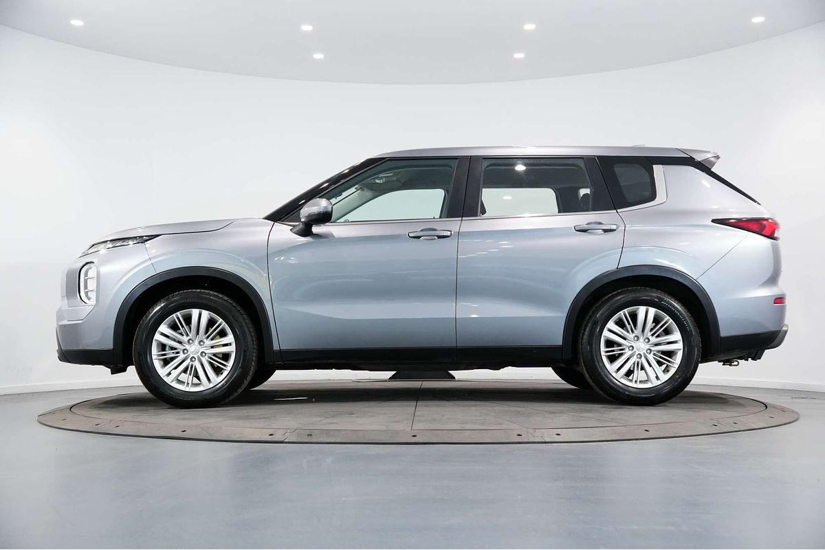 2023 Mitsubishi Outlander ES ZM