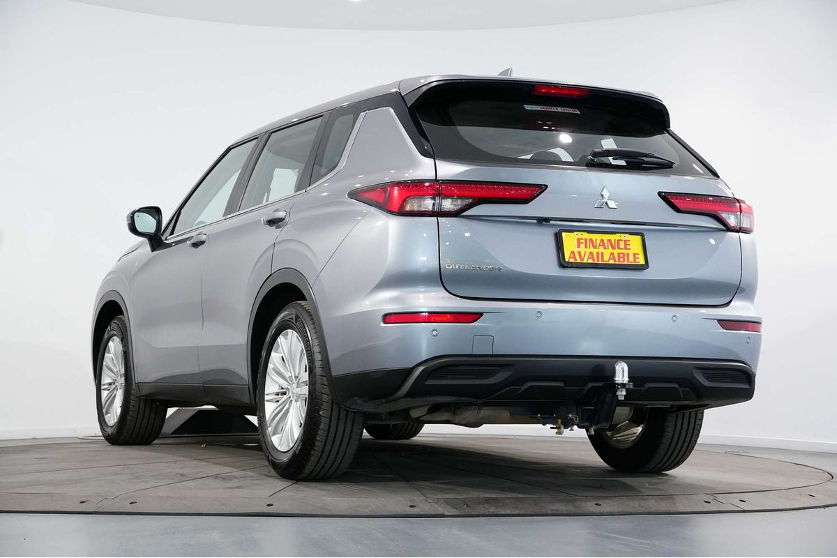 2023 Mitsubishi Outlander ES ZM