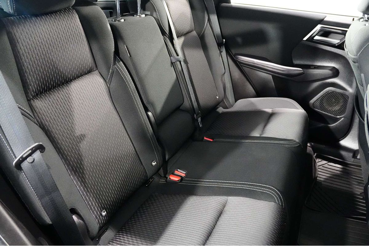 2023 Mitsubishi Outlander ES ZM