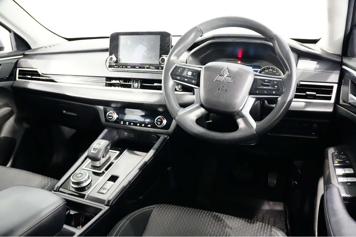 2023 Mitsubishi Outlander ES ZM