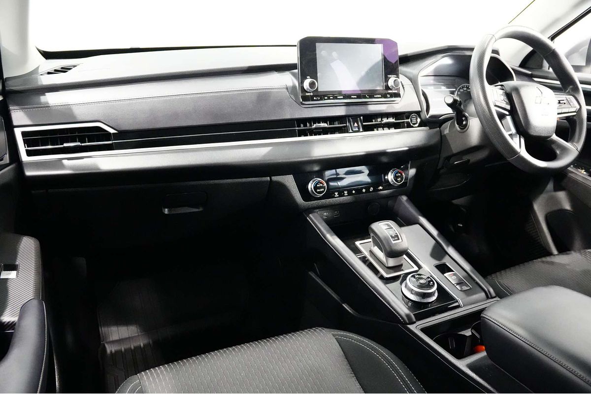 2023 Mitsubishi Outlander ES ZM