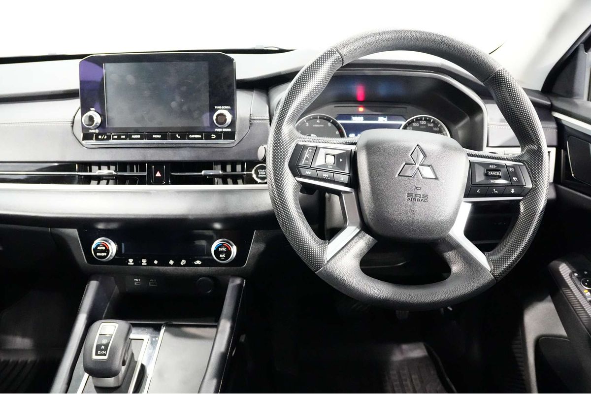 2023 Mitsubishi Outlander ES ZM