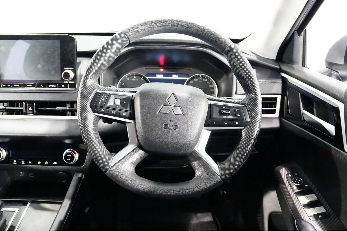 2023 Mitsubishi Outlander ES ZM