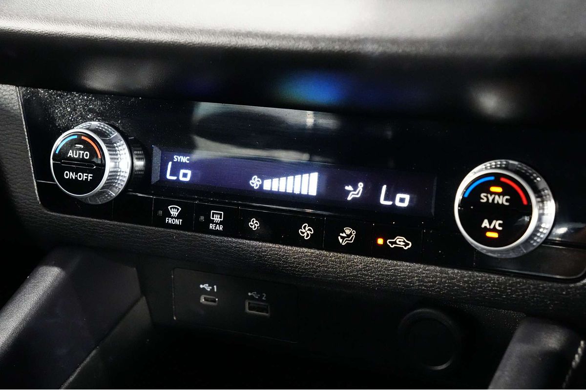 2023 Mitsubishi Outlander ES ZM