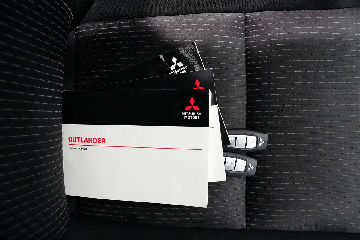 2023 Mitsubishi Outlander ES ZM