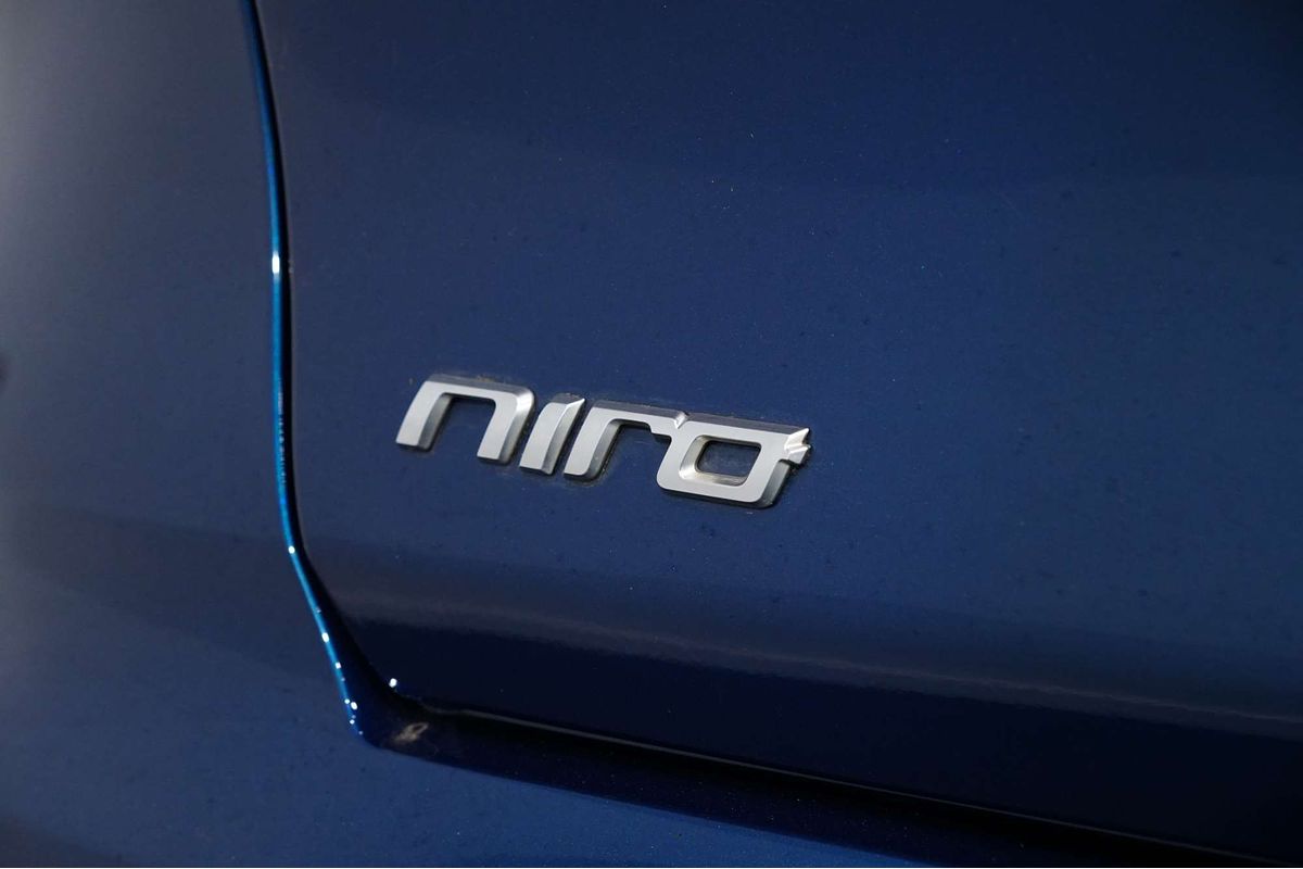 2021 Kia Niro Hybrid Sport DE