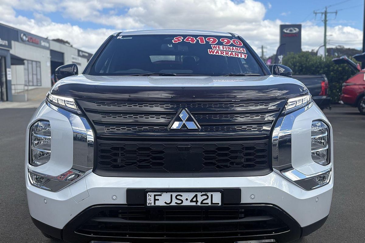 2024 Mitsubishi Outlander Black Edition ZM
