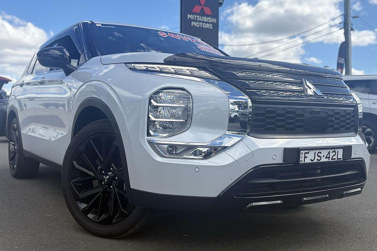 2024 Mitsubishi Outlander Black Edition ZM