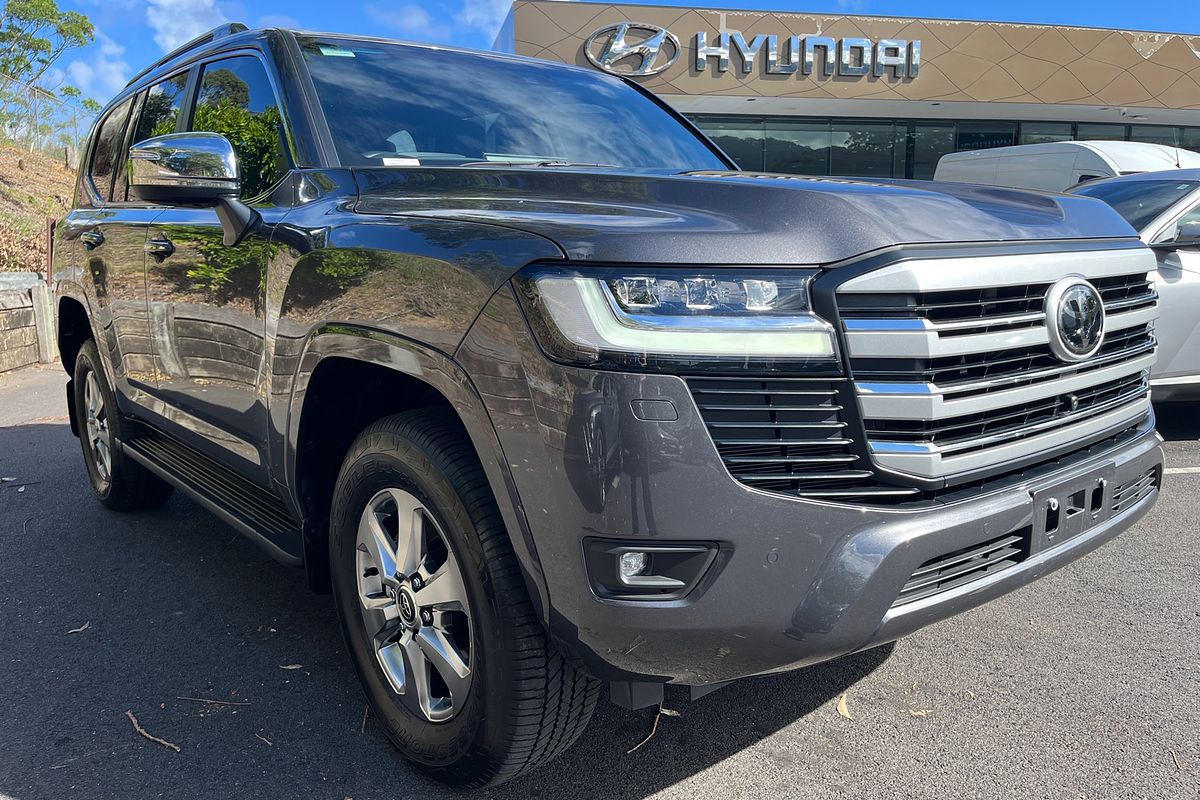 2024 Toyota Landcruiser Sahara FJA300R