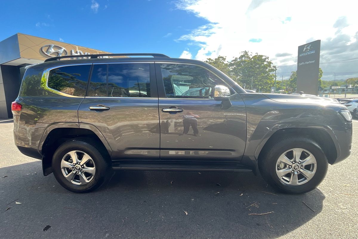 2024 Toyota Landcruiser Sahara FJA300R