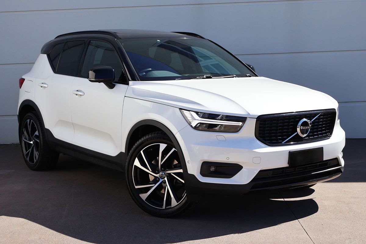 2022 Volvo XC40 T5 R-Design