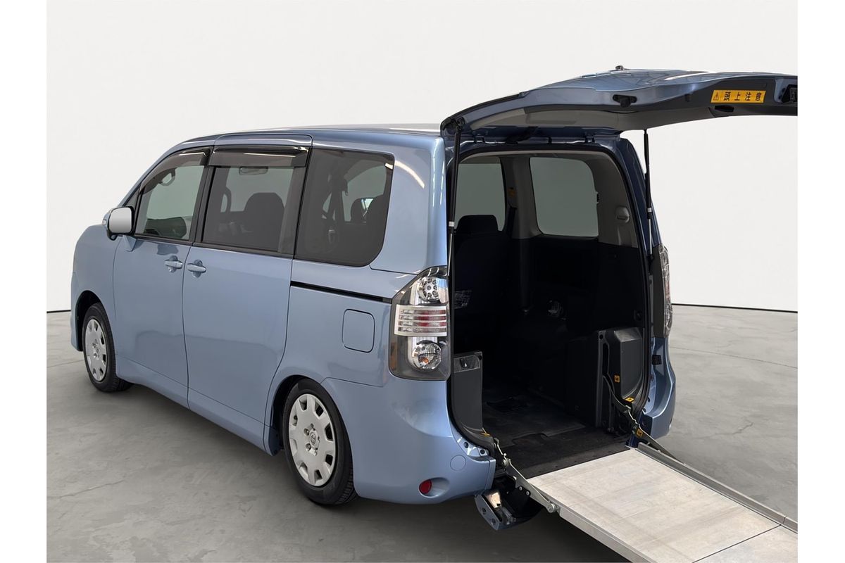 2008 Toyota Voxy Welcab