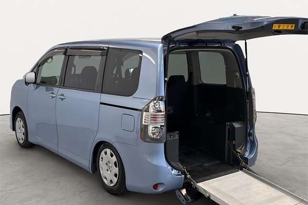 2008 Toyota Voxy Welcab