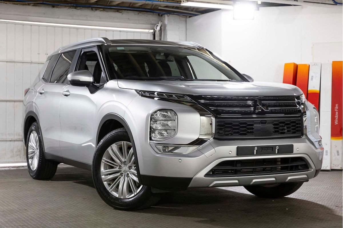 2023 Mitsubishi Outlander LS ZM