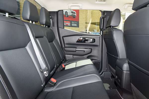 2025 Mitsubishi Triton GLS MV 4X4 thumb-8