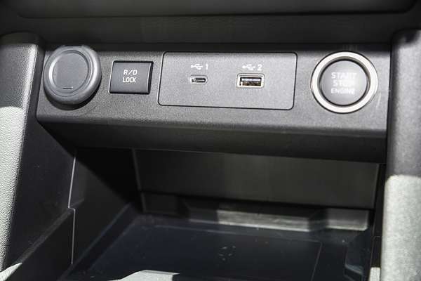 2025 Mitsubishi Triton GLS MV 4X4 thumb-12