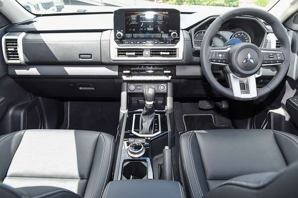 2025 Mitsubishi Triton GLS MV 4X4 thumb-16