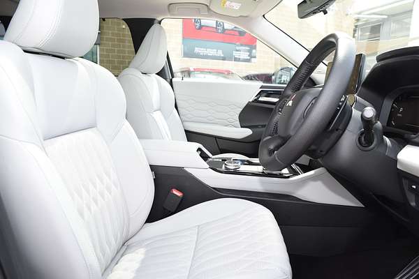 2025 Mitsubishi Outlander Exceed ZM thumb-9