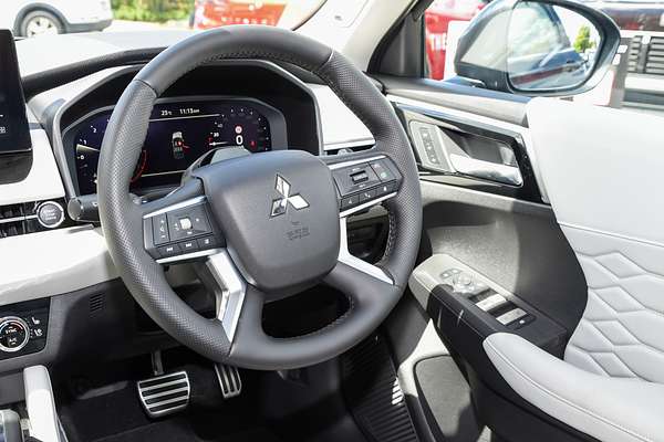 2025 Mitsubishi Outlander Exceed ZM thumb-17