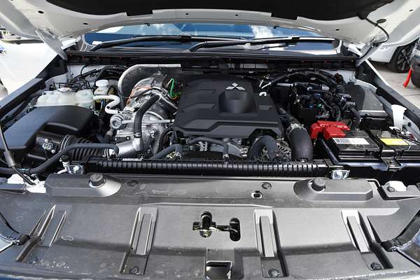 2025 Mitsubishi Triton GLS MV 4X4 thumb-7