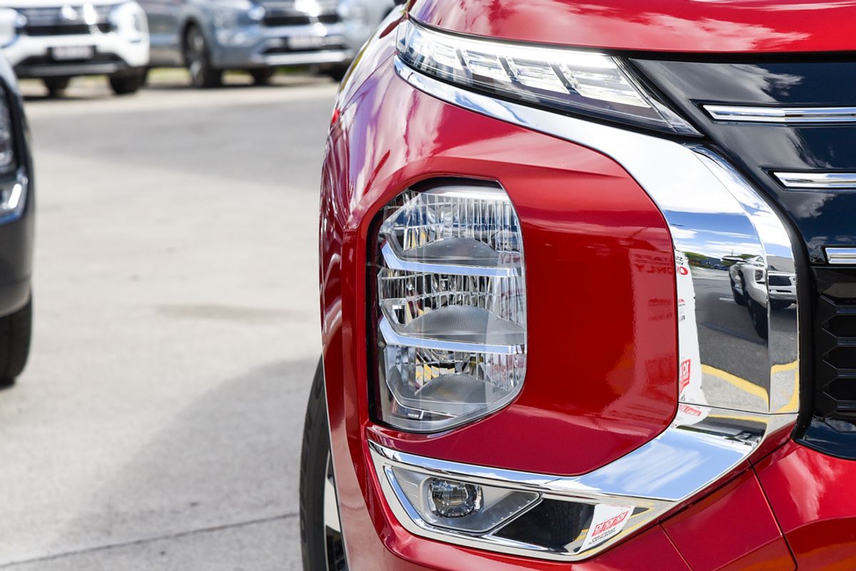 2025 Mitsubishi Outlander LS ZM