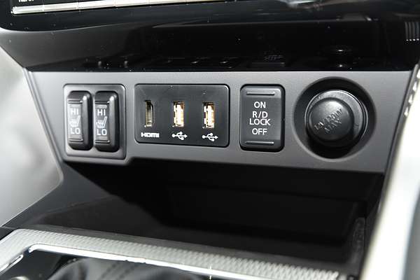 2024 Mitsubishi Pajero Sport Exceed QG thumb-12