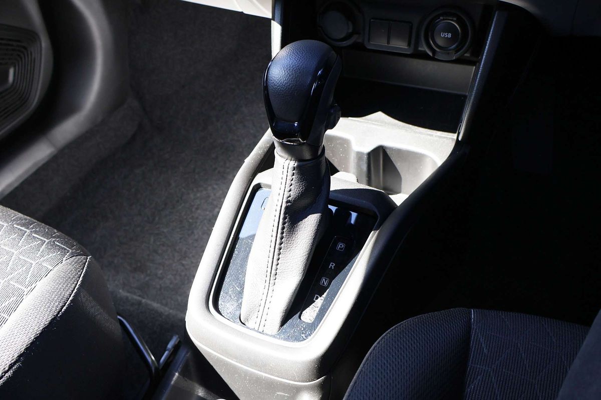 2024 Suzuki Swift Hybrid UZ