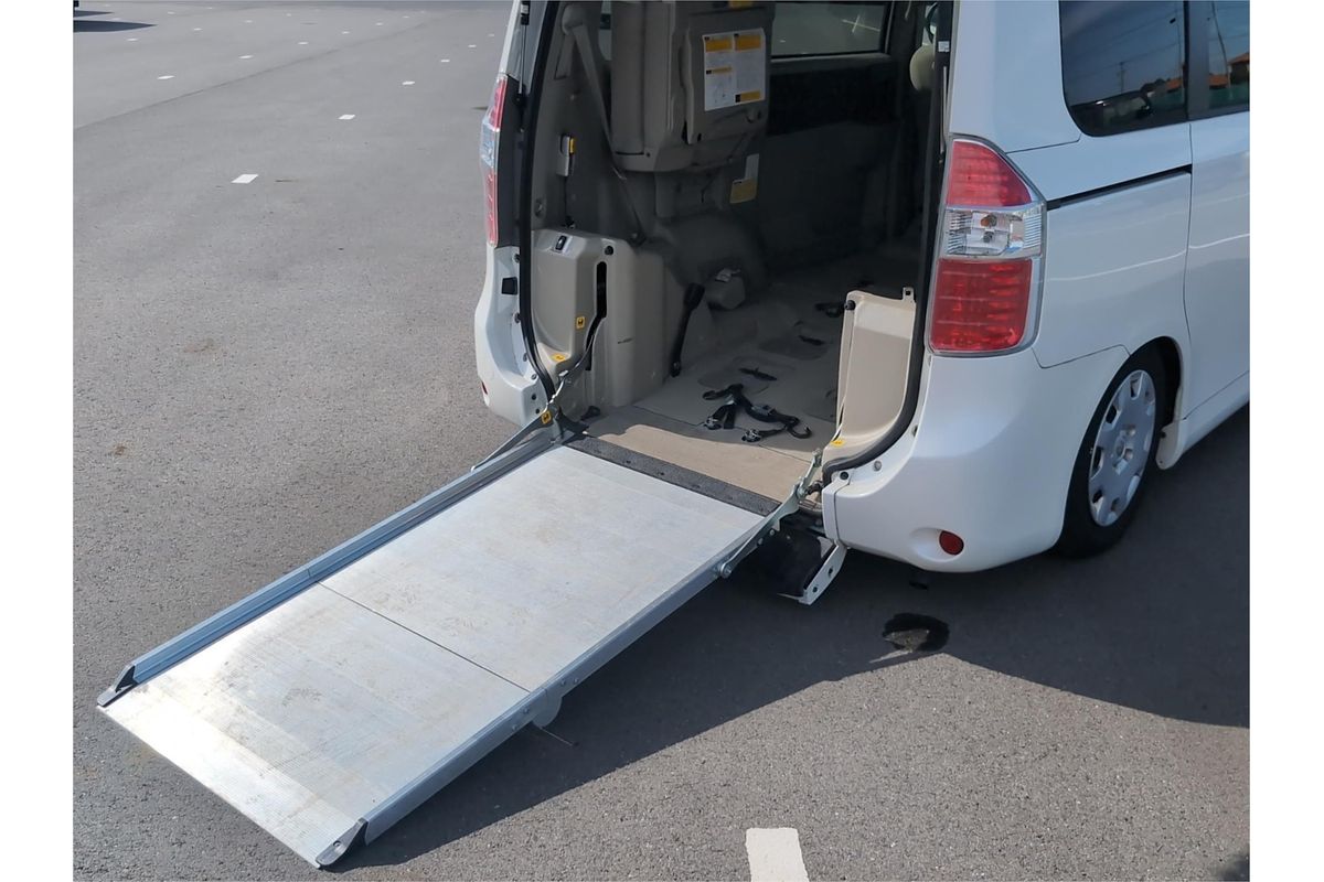 2010 Toyota Noah Welcab