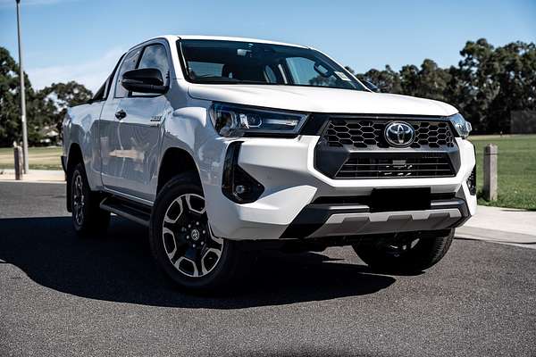 2025 Toyota Hilux SR5 GUN126R 4X4