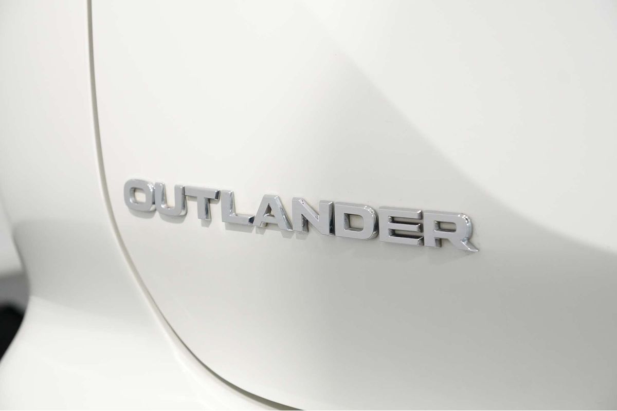 2023 Mitsubishi Outlander ES ZM