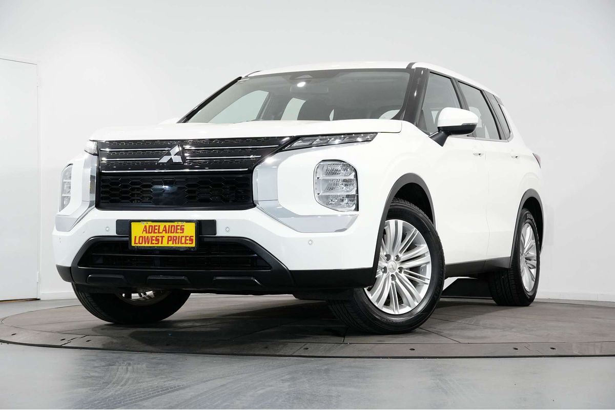 2023 Mitsubishi Outlander ES ZM