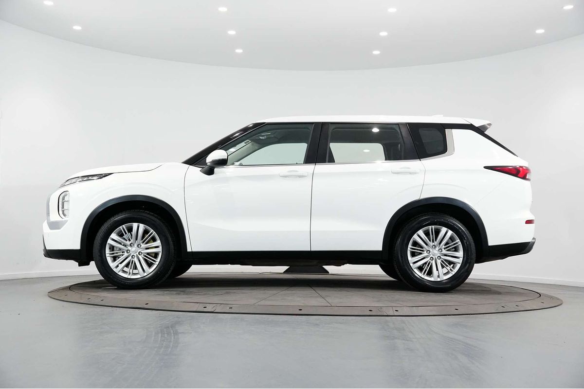 2023 Mitsubishi Outlander ES ZM