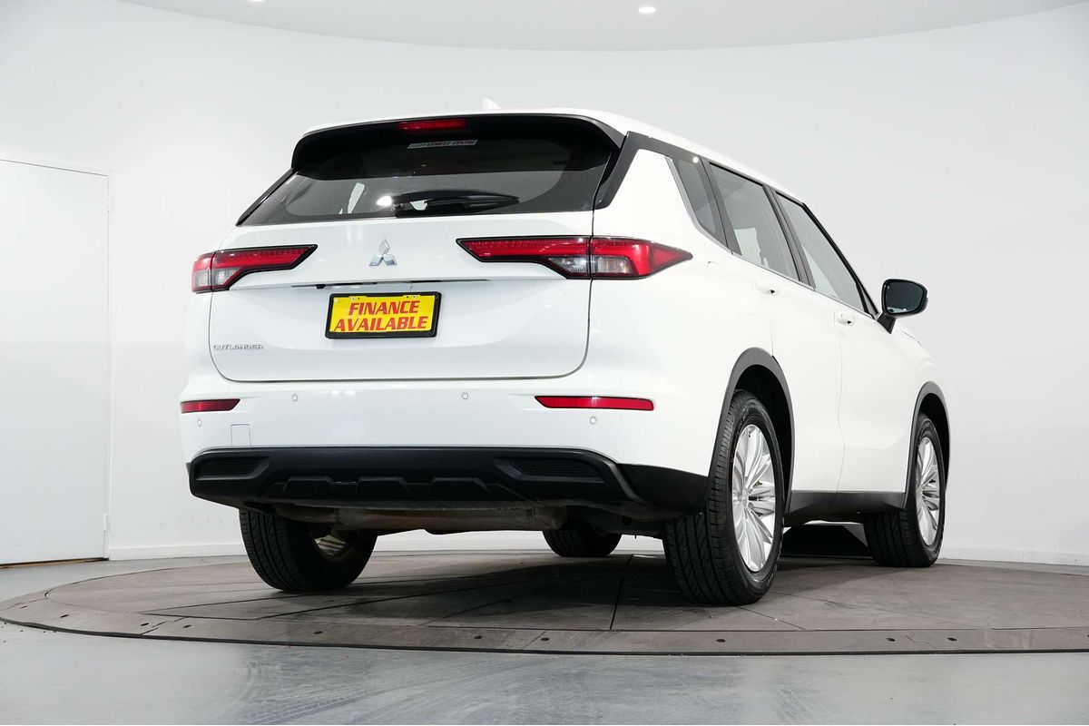 2023 Mitsubishi Outlander ES ZM